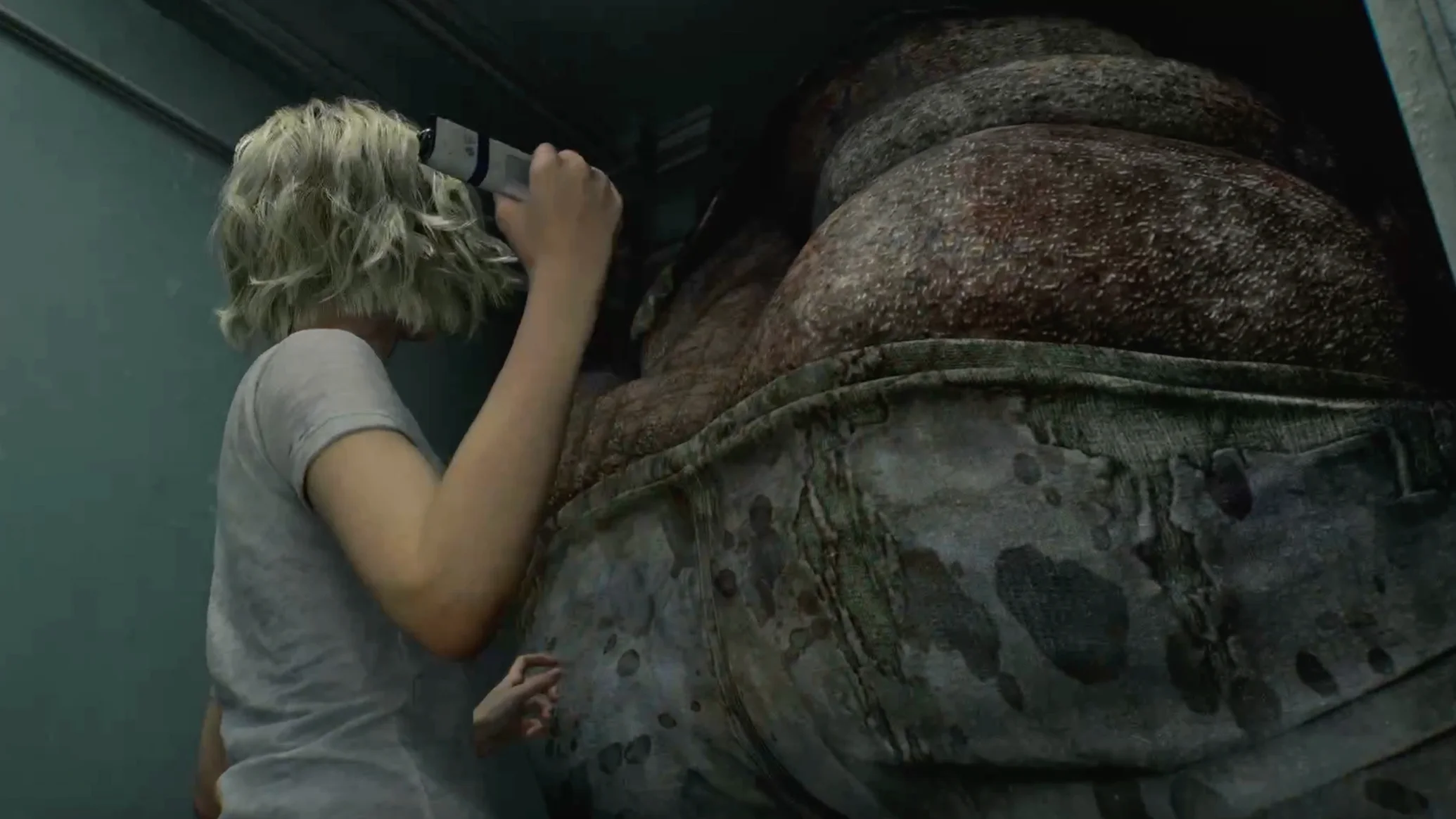 Immagine di Grace che combatte contro un nemico Chunk in Resident Evil Requiem | Resident Evil Requiem: Guida al trofeo Grace e Golia e come sconfiggere il Chunk