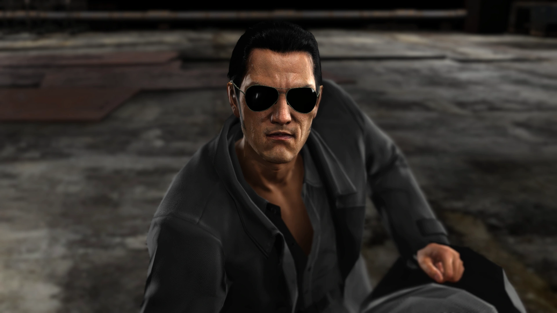 Kiryu Kazuma in posa di combattimento contro un nemico imponente | Yakuza Kiwami 3: Guida Definitiva per Sconfiggere tutti gli Amon e Ottenere il Trofeo Defying Fate